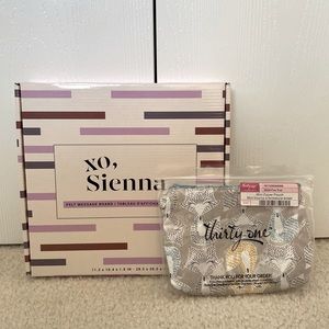 Letterboard & Mini Zipper Pouch